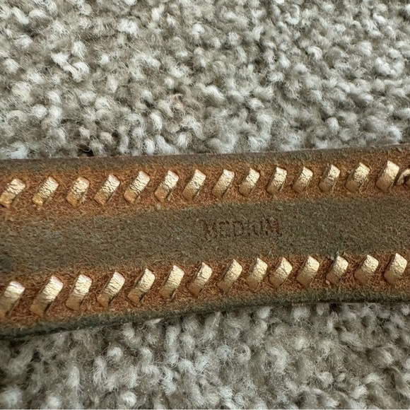 Nine West Women's Medium Metallic Gold Leather Stitch Trim Belt Western Woven - Picture 8 of 8